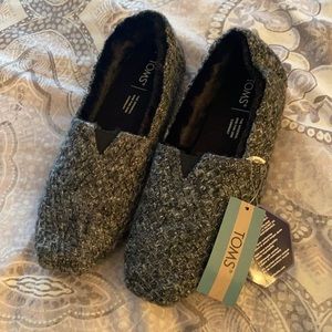 NWT TOMS-size 7 Alpargata fur lined super soft and warm